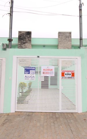 Casa para alugar com 100m², 2 quartos e 2 vagasFachada