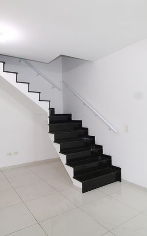 Casa para alugar com 100m², 2 quartos e 2 vagasSala