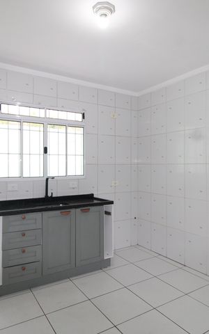 Casa para alugar com 100m², 2 quartos e 2 vagasCozinha