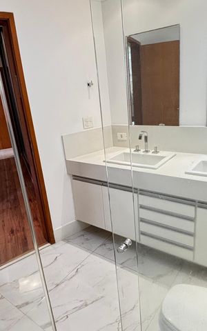 Apartamento para alugar com 123m², 3 quartos e 4 vagas Apartamento para alugar com 123m², 3 quartos e 4 vagasBanheiro da Suíte