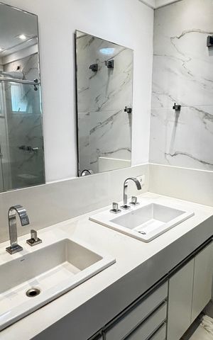 Apartamento para alugar com 123m², 3 quartos e 4 vagas Apartamento para alugar com 123m², 3 quartos e 4 vagasBanheiro da Suíte
