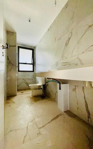 Apartamento à venda com 175m², 3 quartos e 3 vagas Apartamento à venda com 175m², 3 quartos e 3 vagasBanheiro da Suíte 2
