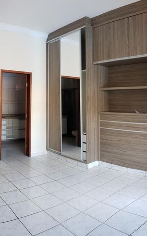 Casa à venda com 600m², 3 quartos e 3 vagas Casa à venda com 600m², 3 quartos e 3 vagasQuarto 1