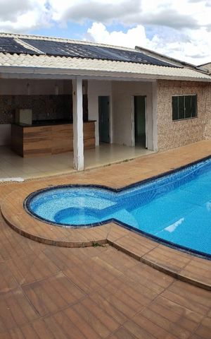 Casa à venda com 600m², 3 quartos e 3 vagas Casa à venda com 600m², 3 quartos e 3 vagasÁrea externa