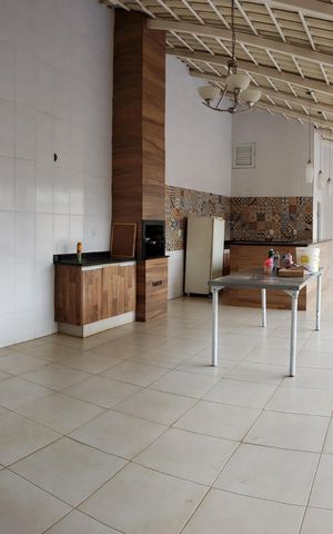 Casa à venda com 600m², 3 quartos e 3 vagas Casa à venda com 600m², 3 quartos e 3 vagasÁrea externa
