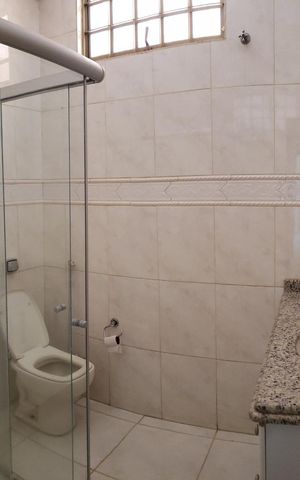 Casa à venda com 600m², 3 quartos e 3 vagas Casa à venda com 600m², 3 quartos e 3 vagasBanheiro 1
