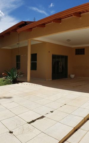 Casa à venda com 600m², 3 quartos e 3 vagas Casa à venda com 600m², 3 quartos e 3 vagasÁrea externa