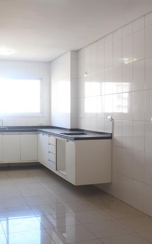 Apartamento à venda com 176m², 2 quartos e 2 vagasCozinha