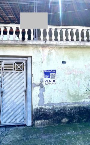 Casa à venda com 245m², 3 quartos e 2 vagas Casa à venda com 245m², 3 quartos e 2 vagasPlaca instalada na fachada do imóvel