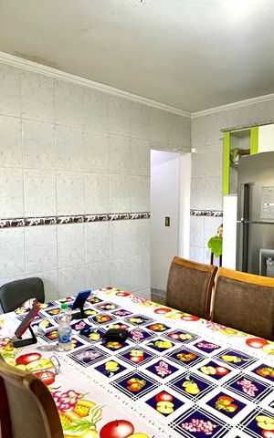 Casa à venda com 245m², 3 quartos e 2 vagas Casa à venda com 245m², 3 quartos e 2 vagasCozinha