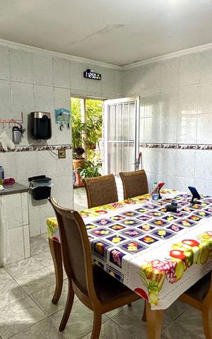 Casa à venda com 245m², 3 quartos e 2 vagas Casa à venda com 245m², 3 quartos e 2 vagasCozinha