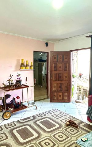 Casa à venda com 245m², 3 quartos e 2 vagas Casa à venda com 245m², 3 quartos e 2 vagasSala