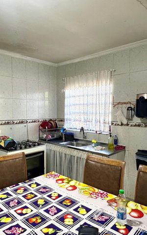 Casa à venda com 245m², 3 quartos e 2 vagas Casa à venda com 245m², 3 quartos e 2 vagasCozinha