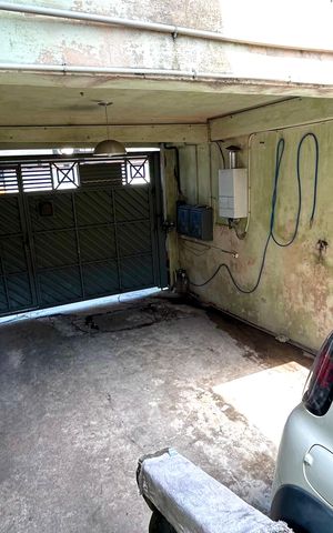 Casa à venda com 245m², 3 quartos e 2 vagas Casa à venda com 245m², 3 quartos e 2 vagasGaragem