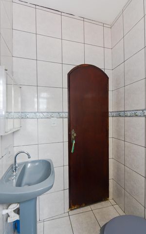 Casa à venda com 160m², 2 quartos e 2 vagasBanheiro Social