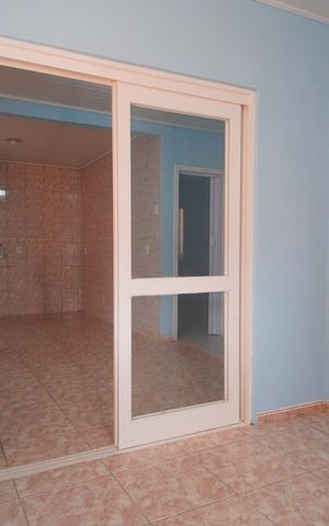 Casa para alugar com 100m², 2 quartos e 2 vagasSala