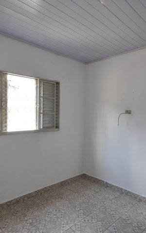 Casa para alugar com 65m², 2 quartos e 2 vagasQuarto 1