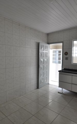 Casa para alugar com 65m², 2 quartos e 2 vagasCozinha