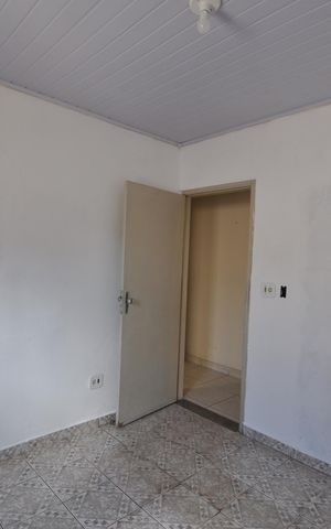 Casa para alugar com 65m², 2 quartos e 2 vagasQuarto 1