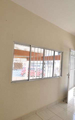 Casa para alugar com 65m², 2 quartos e 2 vagasSala