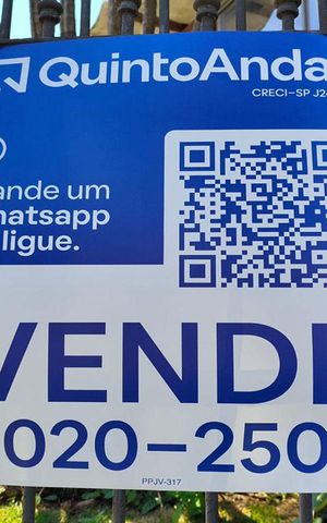 Casa à venda com 375m², 3 quartos e 3 vagas Casa à venda com 375m², 3 quartos e 3 vagasFachada