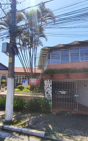Casa à venda com 375m², 3 quartos e 3 vagas Casa à venda com 375m², 3 quartos e 3 vagasFachada