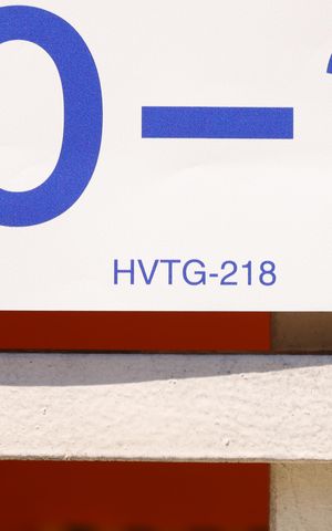 Casa para alugar com 80m², 2 quartos e 1 vagaPlaca GRANDE instalada no portão do imóvel, dia 21.09.2026 - Código da placa: HVTG-218