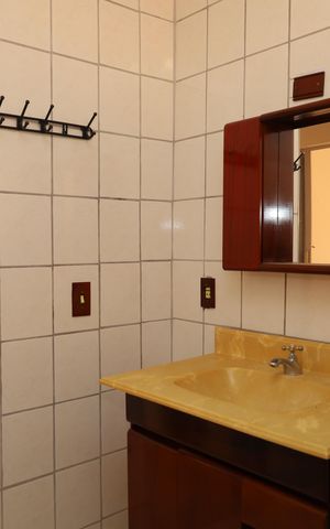 Casa para alugar com 80m², 2 quartos e 1 vagaBanheiro 1