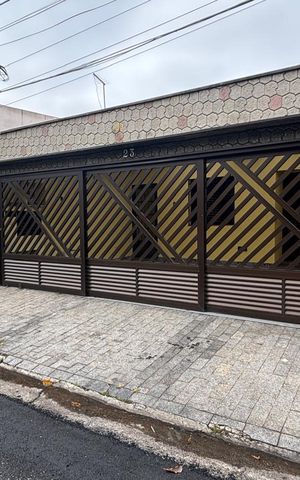 Casa à venda com 105m², 2 quartos e 3 vagas Casa à venda com 105m², 2 quartos e 3 vagasFachada