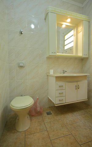 Casa à venda com 105m², 2 quartos e 3 vagasBanheiro 