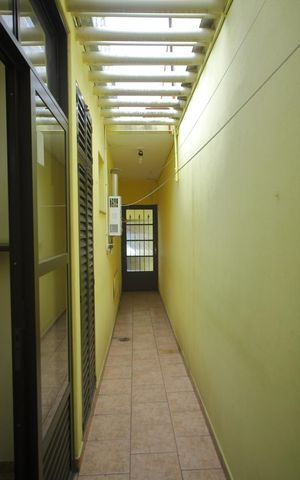 Casa à venda com 105m², 2 quartos e 3 vagasCorredor Lateral 