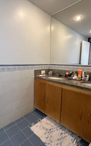 Apartamento à venda com 280m², 3 quartos e 2 vagas Apartamento à venda com 280m², 3 quartos e 2 vagasBanheiro da Suíte 1