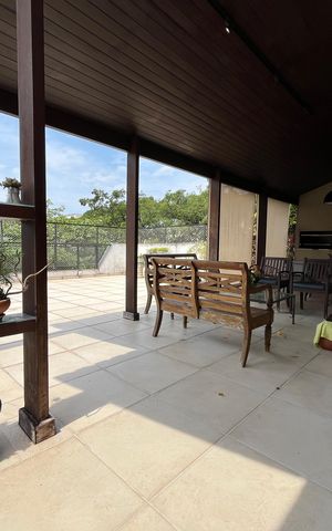 Apartamento à venda com 280m², 3 quartos e 2 vagas Apartamento à venda com 280m², 3 quartos e 2 vagasVaranda da Sala