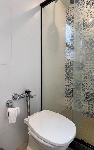 Apartamento à venda com 280m², 3 quartos e 2 vagas Apartamento à venda com 280m², 3 quartos e 2 vagasBanheiro da Suíte 2