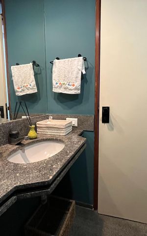 Apartamento à venda com 280m², 3 quartos e 2 vagas Apartamento à venda com 280m², 3 quartos e 2 vagasBanheiro Social