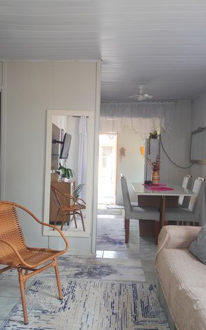 Casa à venda com 90m², 2 quartos e 2 vagasSala 