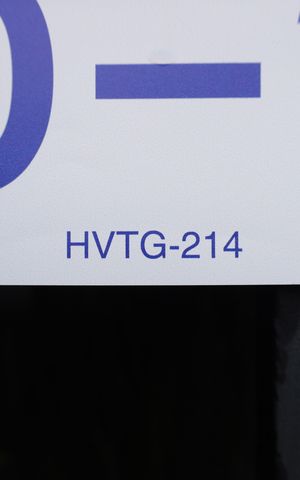 Apartamento para alugar com 70m², 2 quartos e sem vagaPlaca GRANDE instalada na fachada do condomínio, dia 22.09.26 - Código da placa: HVTG-214