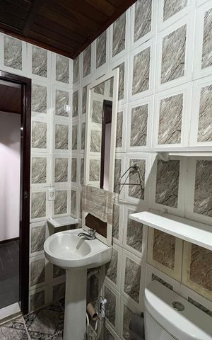 Casa de condomínio para alugar com 50m², 2 quartos e 1 vaga Casa de condomínio para alugar com 50m², 2 quartos e 1 vagaBanheiro