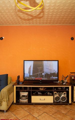 Casa à venda com 150m², 3 quartos e 3 vagas Casa à venda com 150m², 3 quartos e 3 vagasSala