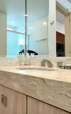 Apartamento para alugar com 178m², 3 quartos e 3 vagas Apartamento para alugar com 178m², 3 quartos e 3 vagasBanheiro da Suíte 1