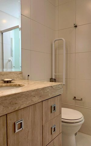 Apartamento para alugar com 178m², 3 quartos e 3 vagas Apartamento para alugar com 178m², 3 quartos e 3 vagasBanheiro da Suíte 1