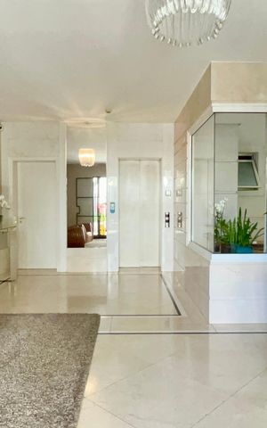 Apartamento para alugar com 178m², 3 quartos e 3 vagas Apartamento para alugar com 178m², 3 quartos e 3 vagasHall de entrada