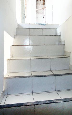 Casa para alugar com 80m², 2 quartos e sem vagaEscada
