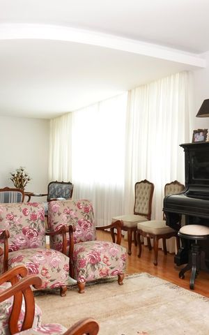 Apartamento à venda com 320m², 6 quartos e 3 vagas Apartamento à venda com 320m², 6 quartos e 3 vagasSala