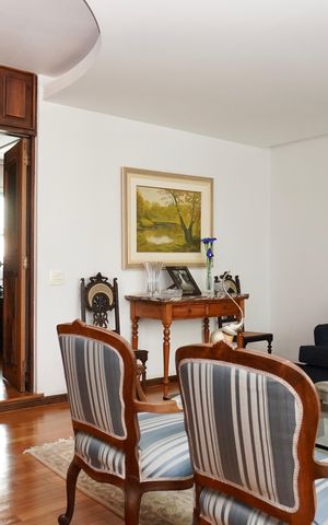 Apartamento à venda com 320m², 6 quartos e 3 vagas Apartamento à venda com 320m², 6 quartos e 3 vagasSala