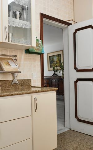 Apartamento à venda com 320m², 6 quartos e 3 vagas Apartamento à venda com 320m², 6 quartos e 3 vagasCozinha