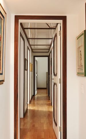 Apartamento à venda com 320m², 6 quartos e 3 vagas Apartamento à venda com 320m², 6 quartos e 3 vagasCorredor