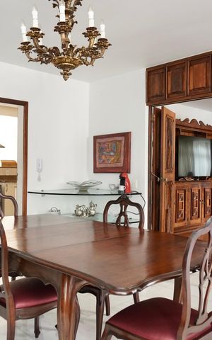 Apartamento à venda com 320m², 6 quartos e 3 vagas Apartamento à venda com 320m², 6 quartos e 3 vagasCopa