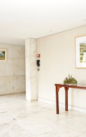 Apartamento à venda com 320m², 6 quartos e 3 vagas Apartamento à venda com 320m², 6 quartos e 3 vagasHall de entrada