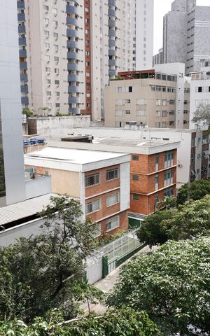 Apartamento à venda com 320m², 6 quartos e 3 vagas Apartamento à venda com 320m², 6 quartos e 3 vagasVista